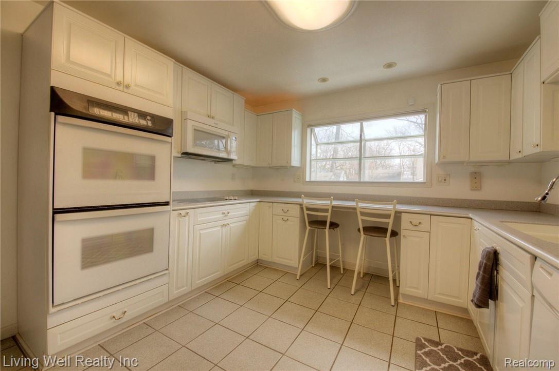 6330 Hatchery Road Waterford, MI 48329 - Photo 17 of 42 NGBl5jSY.jpeg