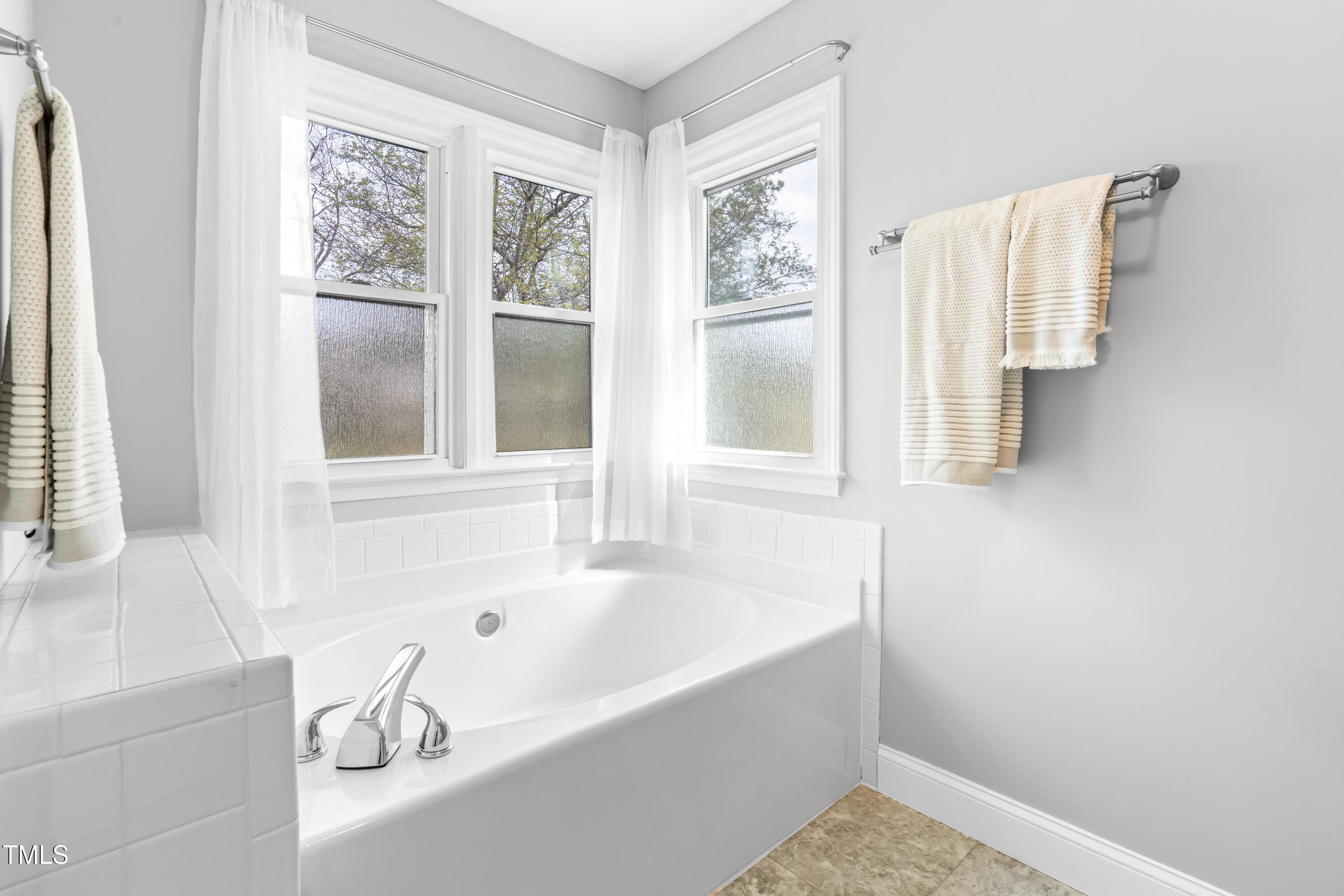 4941 Royal Adelaide Way Raleigh, NC 27604 - Photo 20 of 42 Primary Bathroom