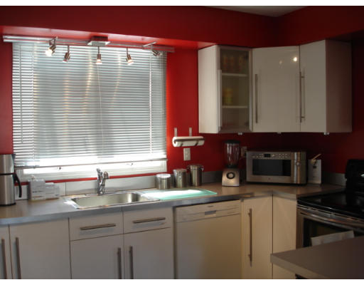 355 Neptune Street Fall River, MA 02721 - Photo 3 of 11 Gallery Image 3