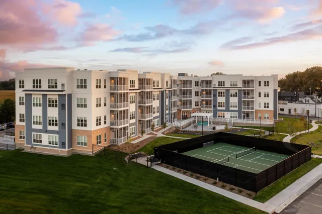 $438,344 | 2350 Harbor Place, Unit 214, Mound, MN 55364