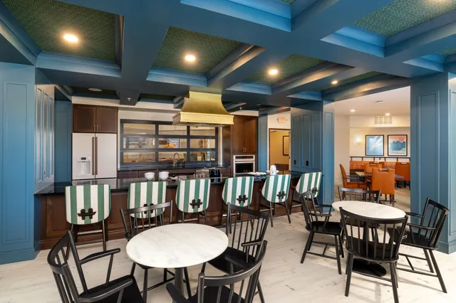 $438,344 | 2350 Harbor Place, Unit 214, Mound, MN 55364