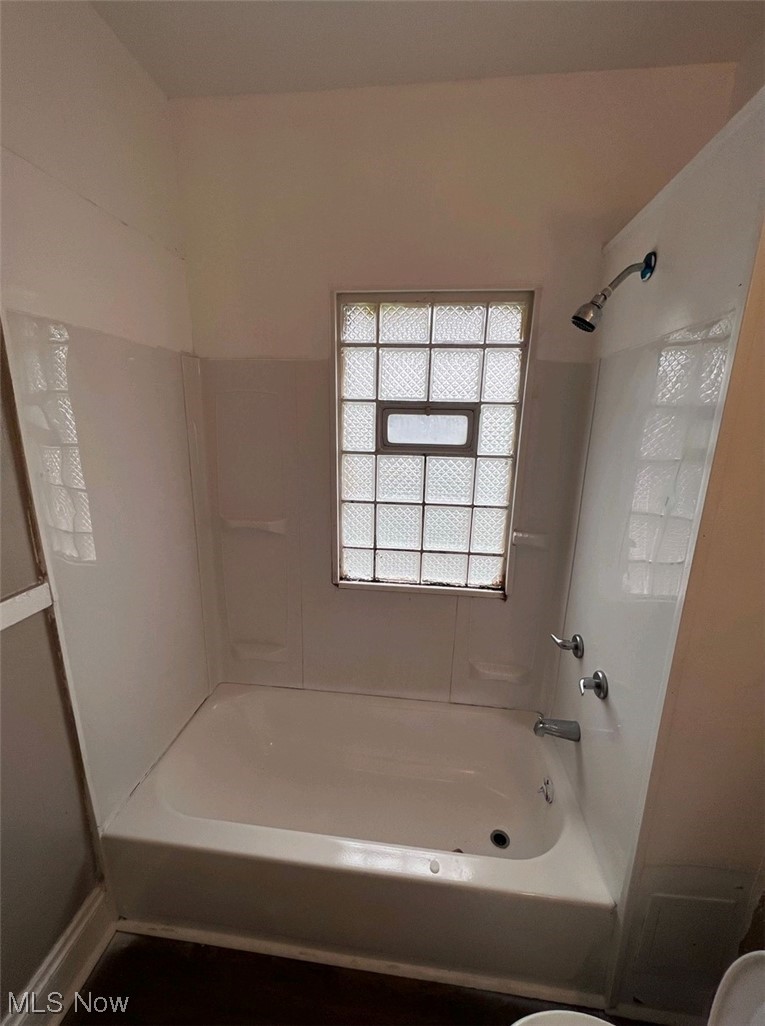 875-877 Paxton Road Cleveland, OH 44108 - Photo 11 of 18 Bathroom with toilet and washtub / shower combination