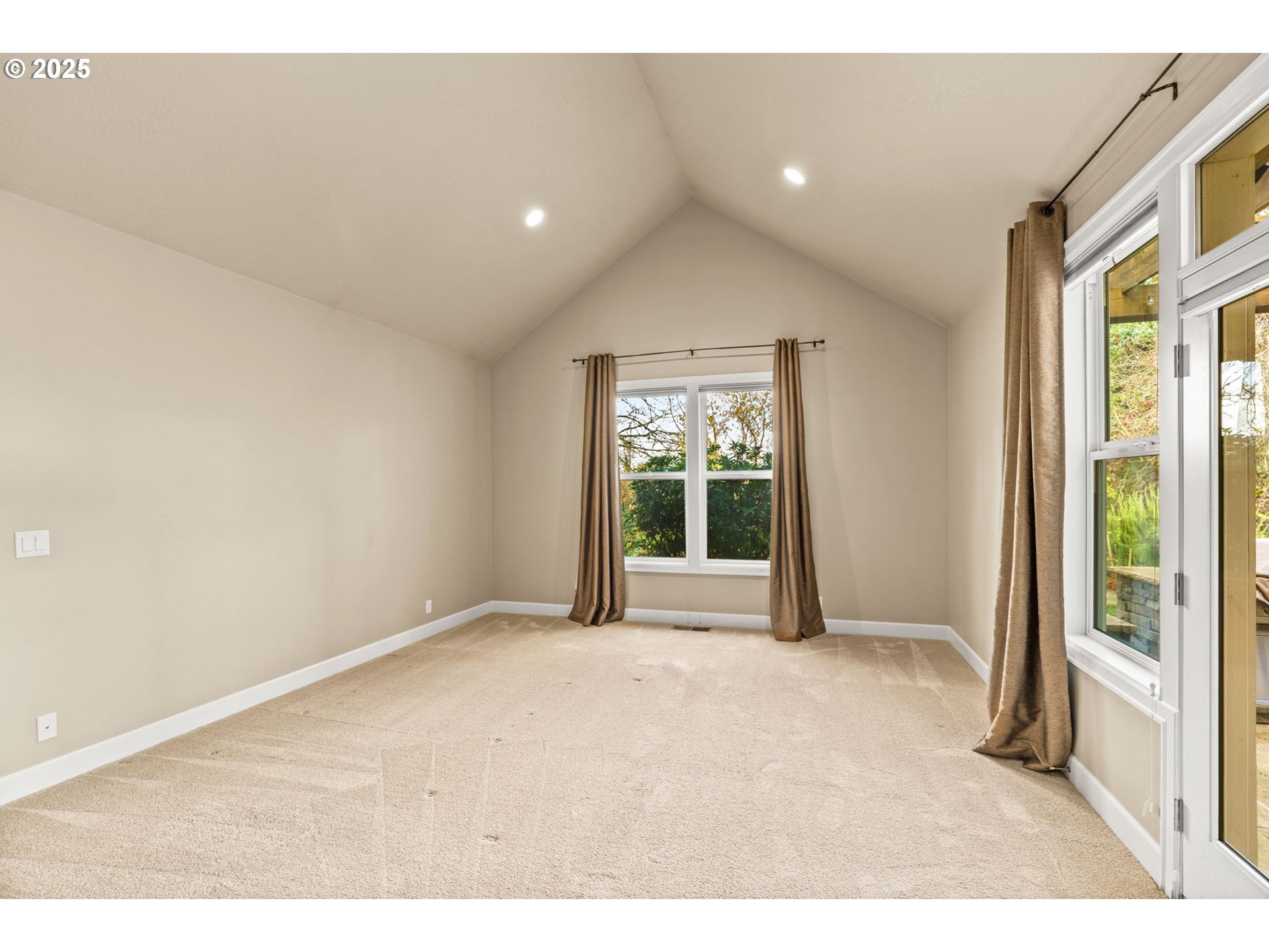 1163 Cedar Ridge Drive Eugene, OR 97401 - Photo 22 of 48 Bedroom, Owner's Suite