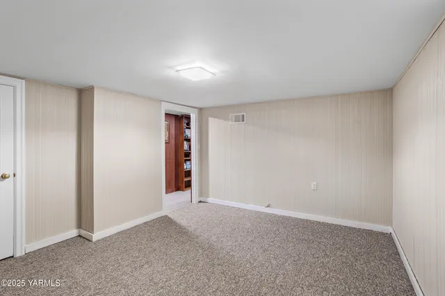 a view of a area with a garden