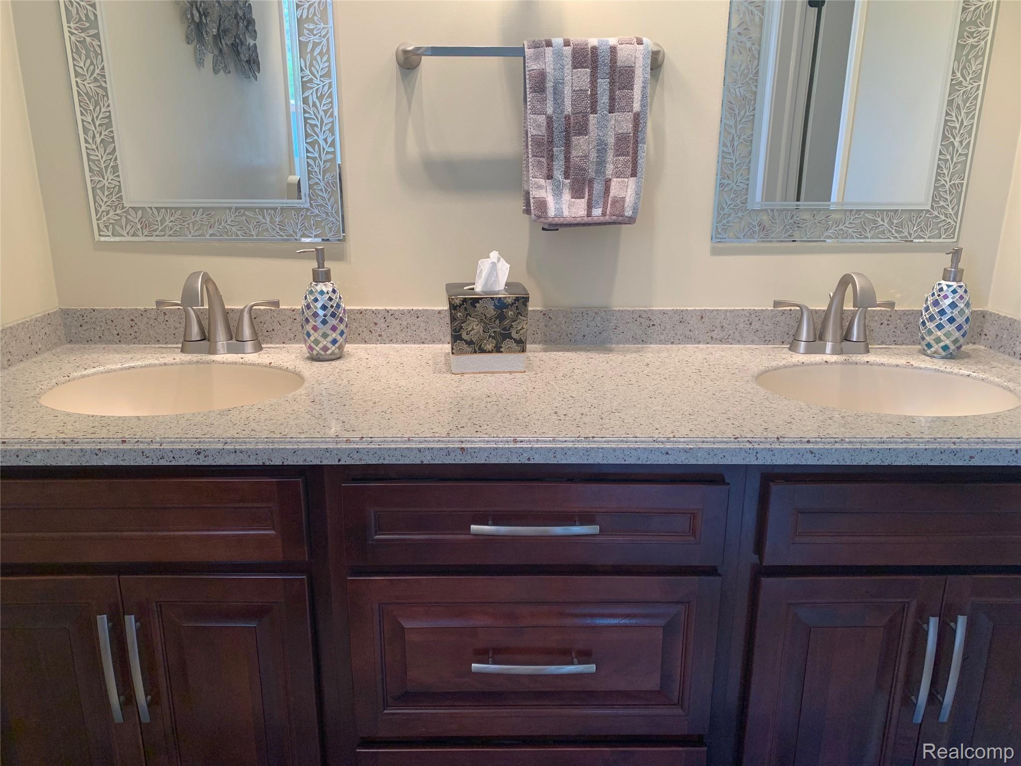 44820 Danbury Road Canton, MI 48188 - Photo 26 of 49 IMG_2224.jpeg