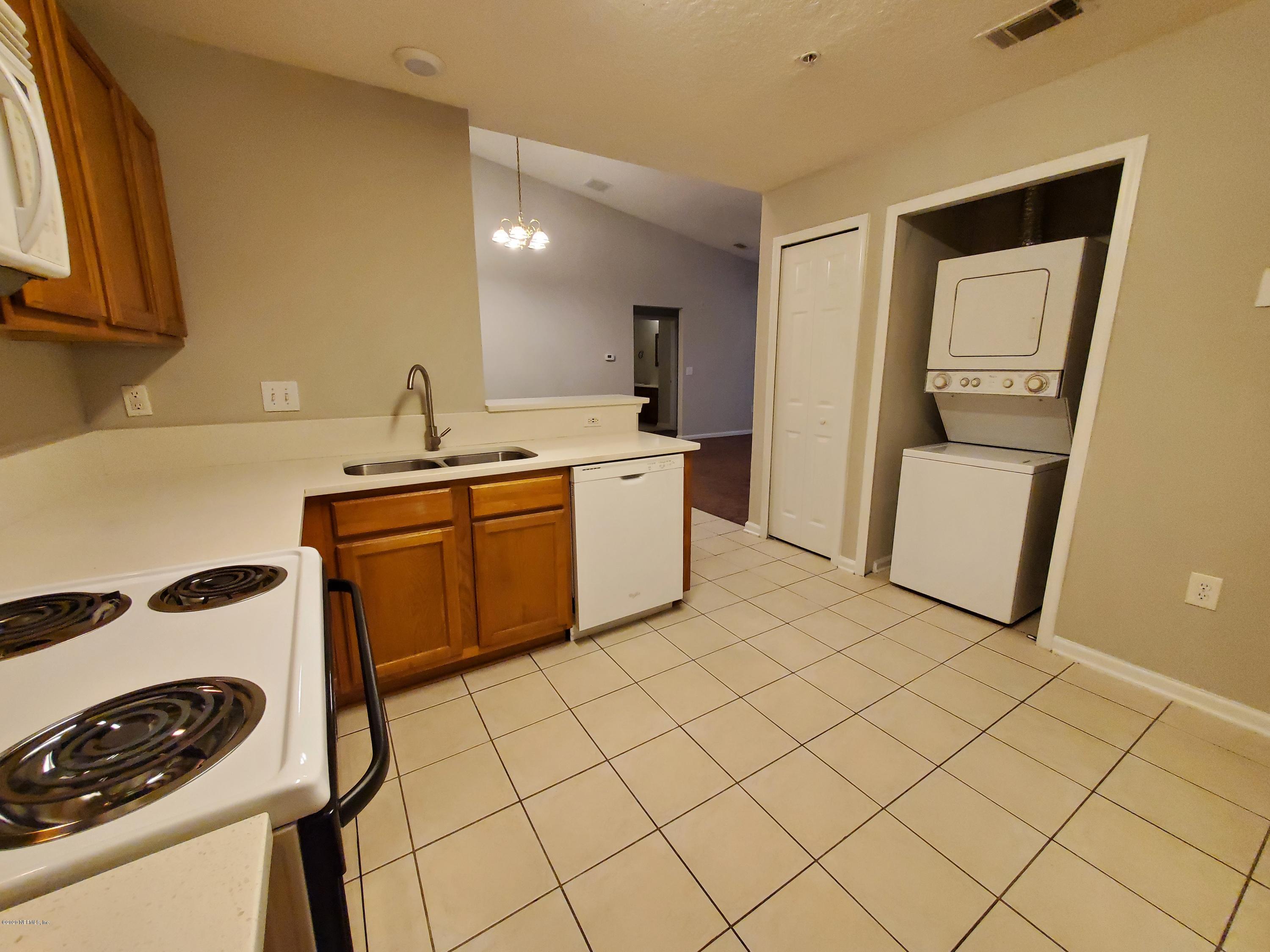 7920 Merrill Road, Unit 1216 Jacksonville, FL 32277 - Photo 3 of 15 Kitchen
