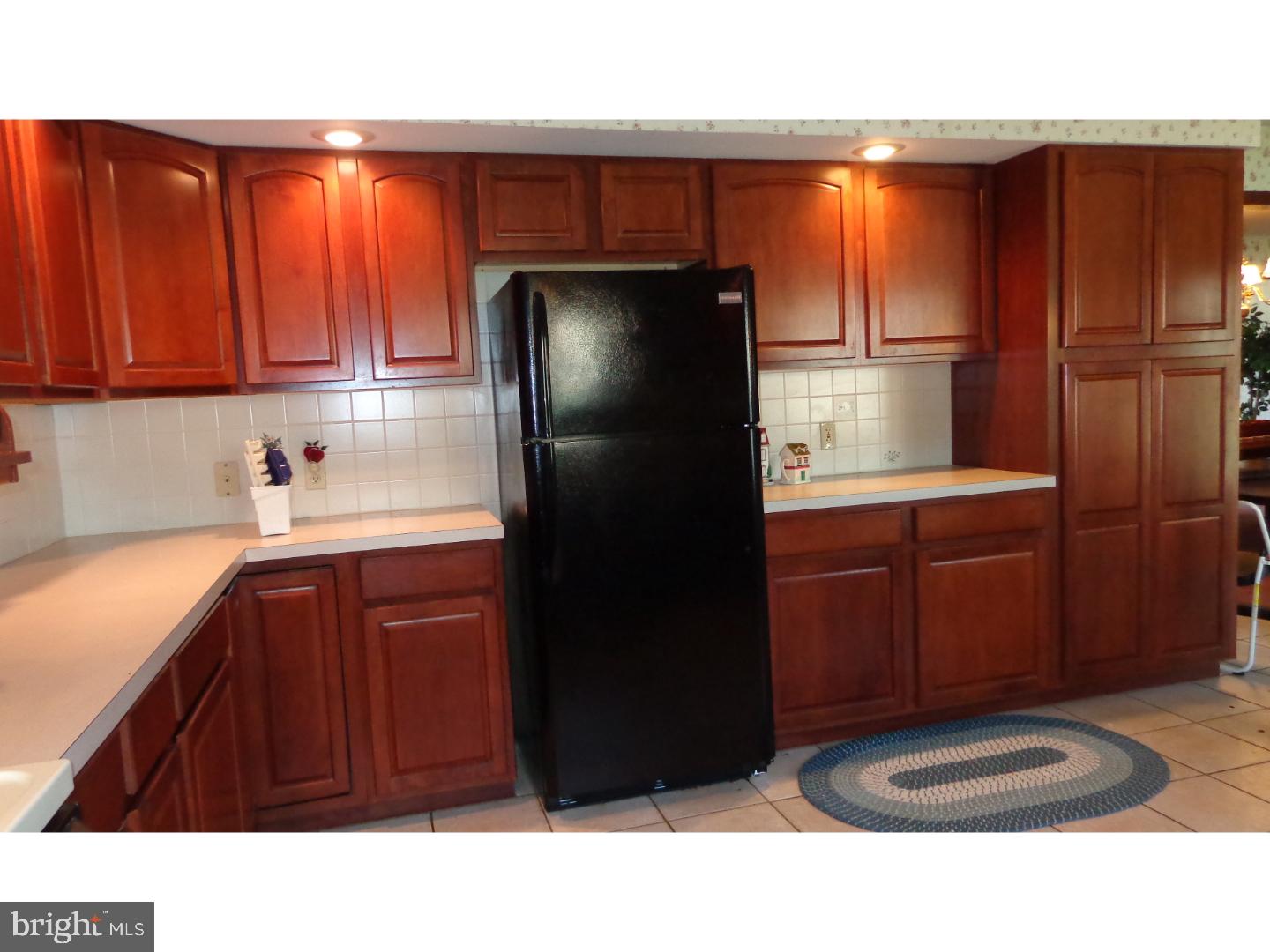 18 Quail Road Levittown, PA 19057 - Photo 4 of 19 Kitchen