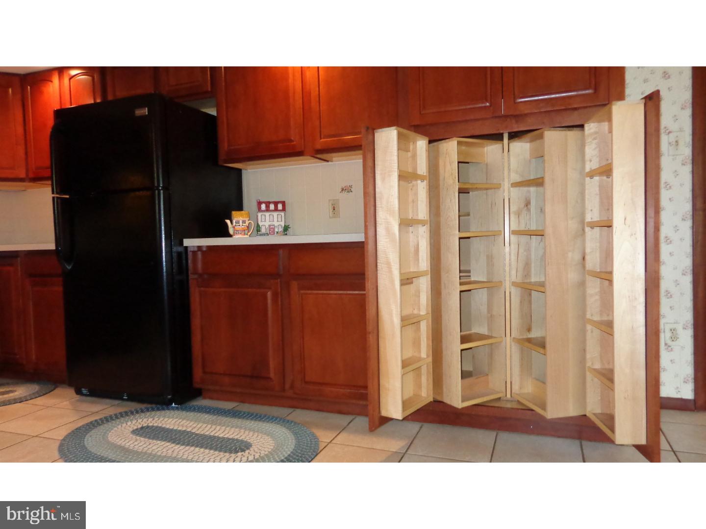 18 Quail Road Levittown, PA 19057 - Photo 5 of 19 Kitchen