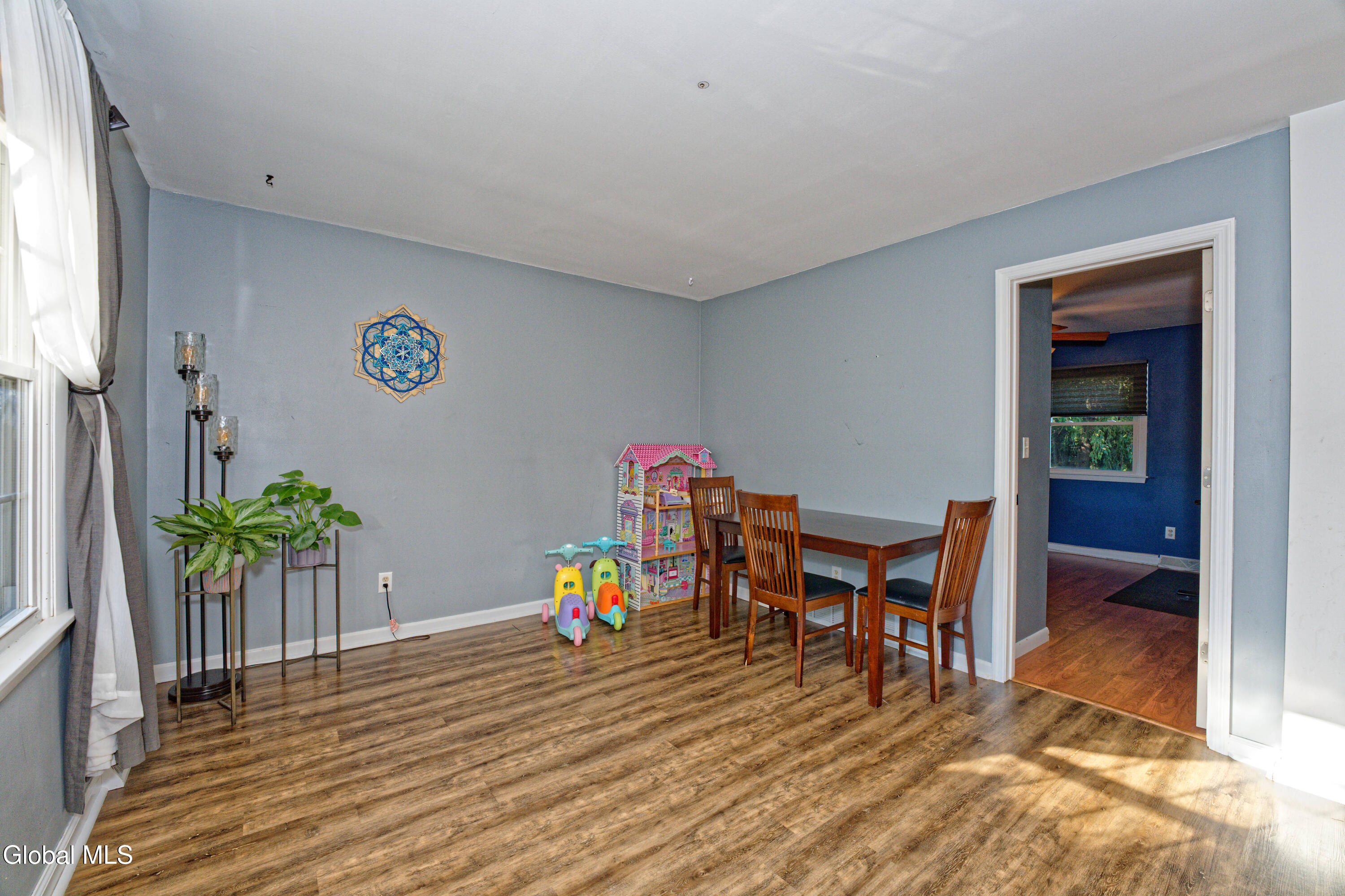 1841 Tower Street Schenectady, NY 12303 - Photo 11 of 31 2 Livingroom 3