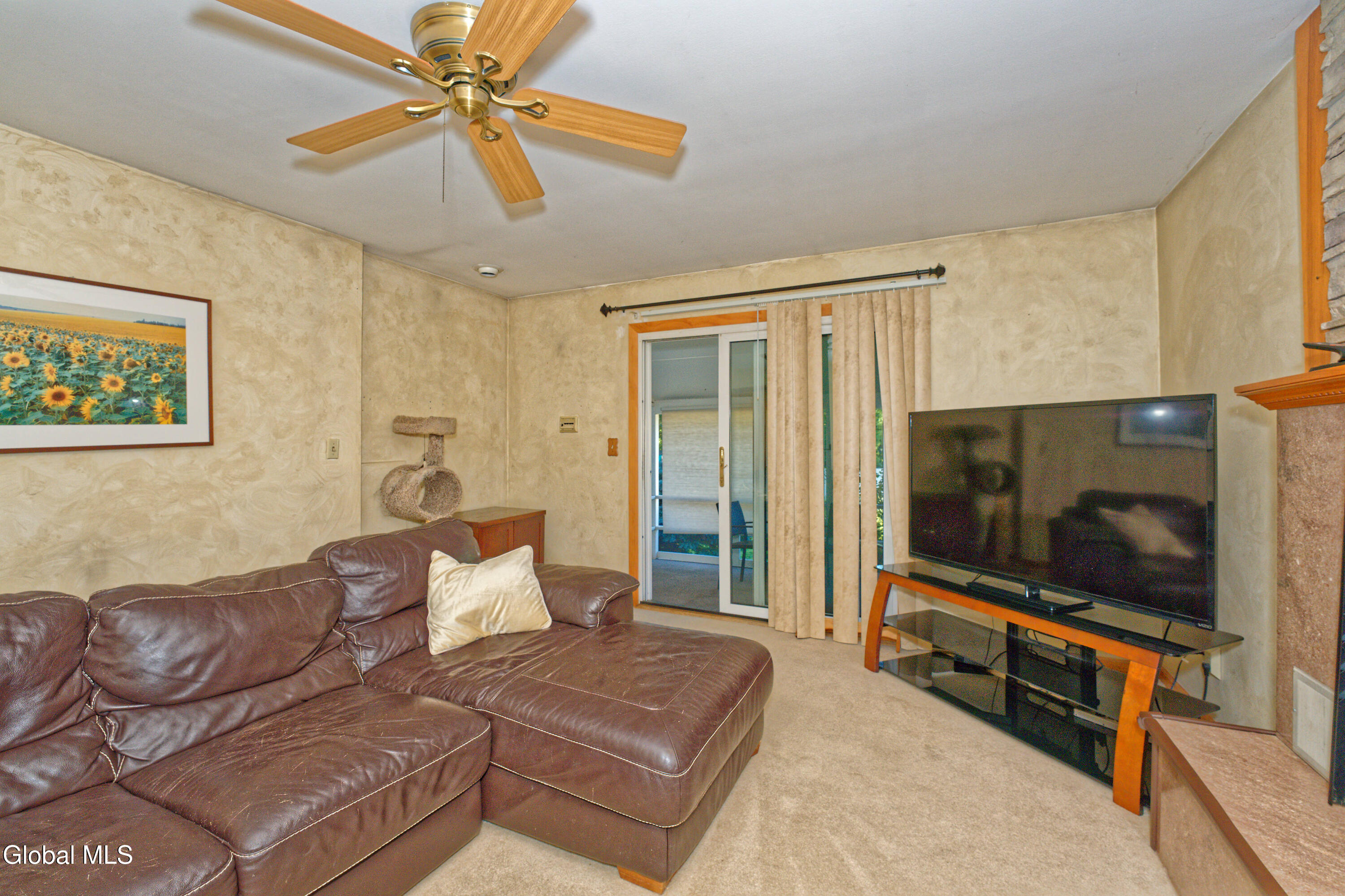 1841 Tower Street Schenectady, NY 12303 - Photo 13 of 31 4 Familyroom 1