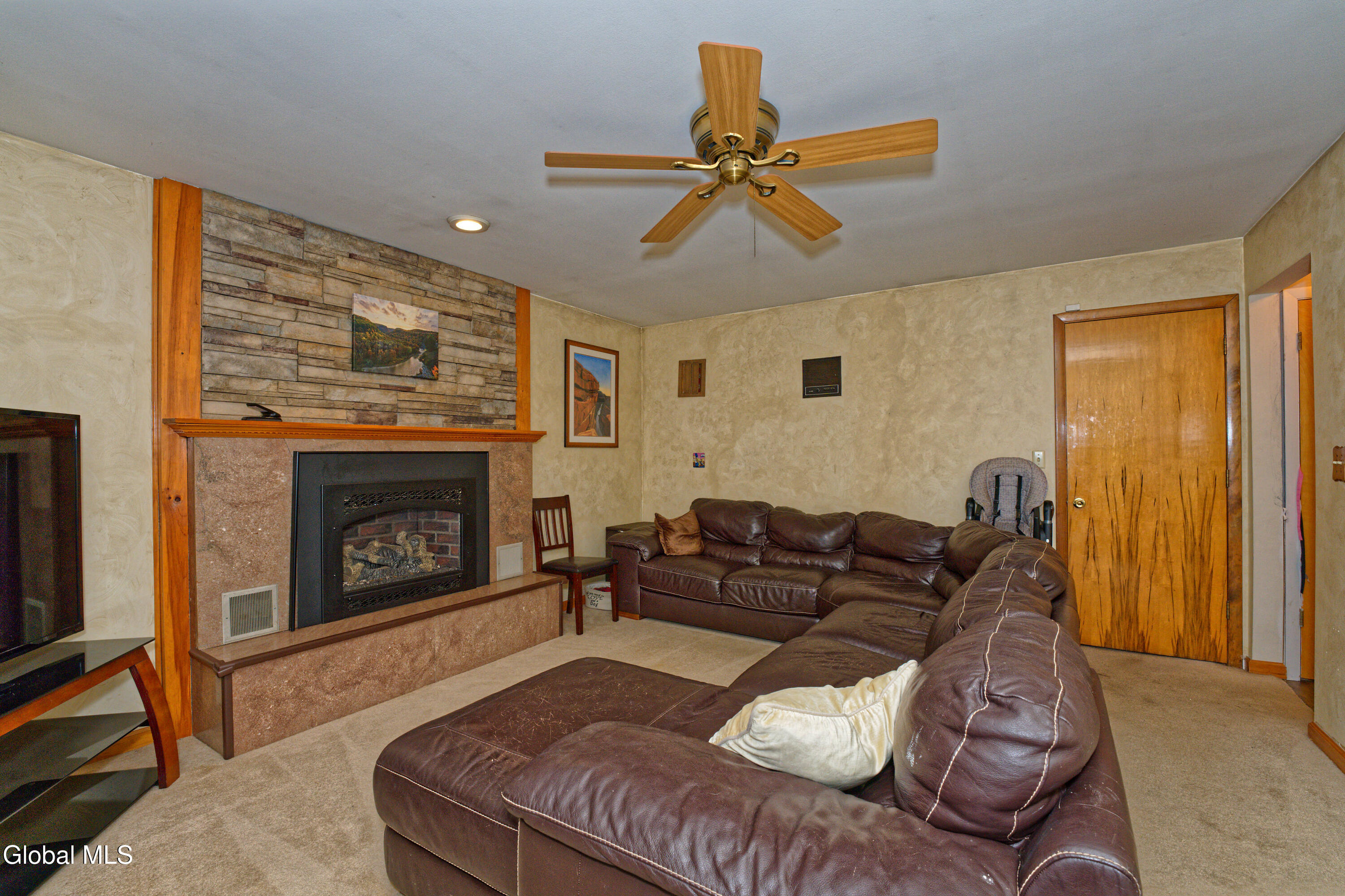 1841 Tower Street Schenectady, NY 12303 - Photo 15 of 31 4 Familyroom 3