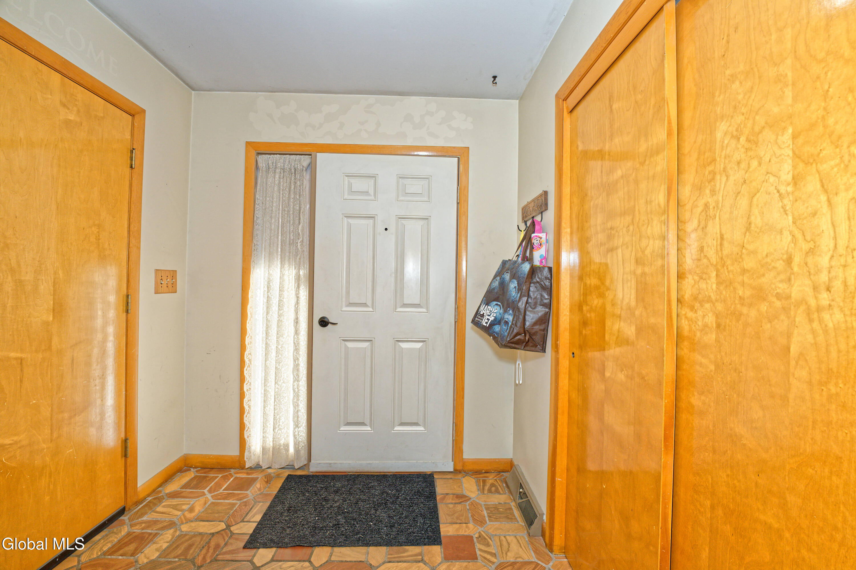 1841 Tower Street Schenectady, NY 12303 - Photo 4 of 31 1 Entryway
