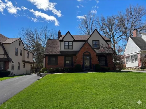 $449,500 | 1207 West Gregory Boulevard, Kansas City, MO 64114