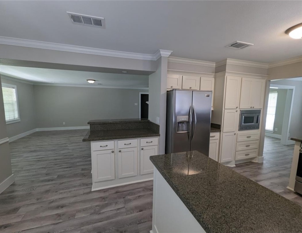 6026 Warm Springs Road Houston, TX 77035 - Photo 5 of 8