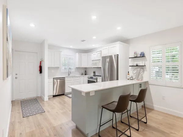 $2,750 | 900 Jasmine Lane, Unit 10A, Vero Beach, FL 32963