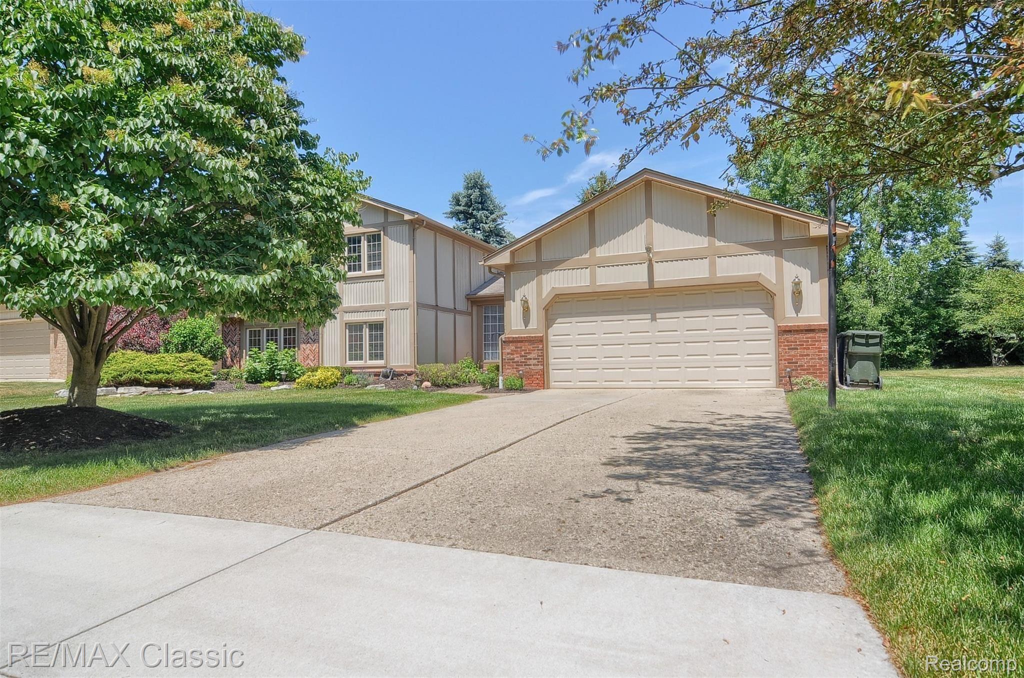 695 Plum Ridge Drive Rochester, MI 48309 - Photo 3 of 38 Front-3rd-View.jpg
