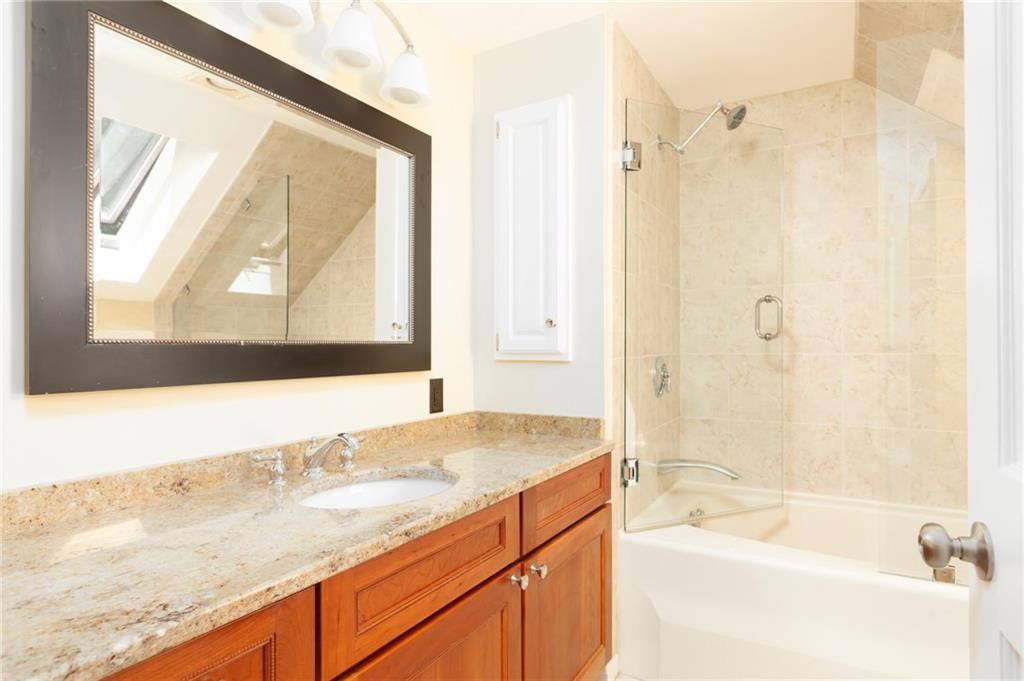 27 Cheverus Road Cape Elizabeth, ME 04107 - Photo 17 of 31 Second floor bathroom with glass...