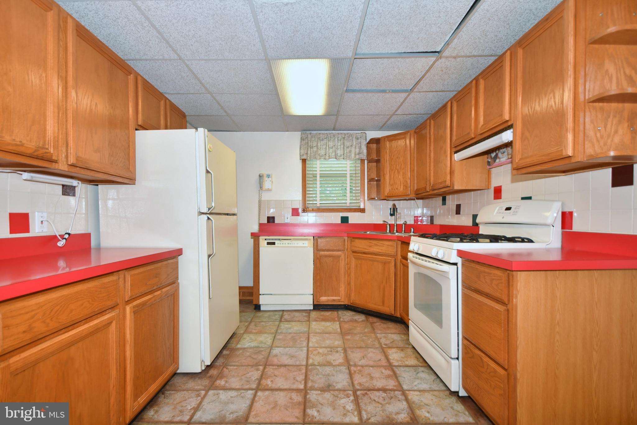 2022 Oakland Road Baltimore, MD 21220 - Photo 11 of 47 Kitchen