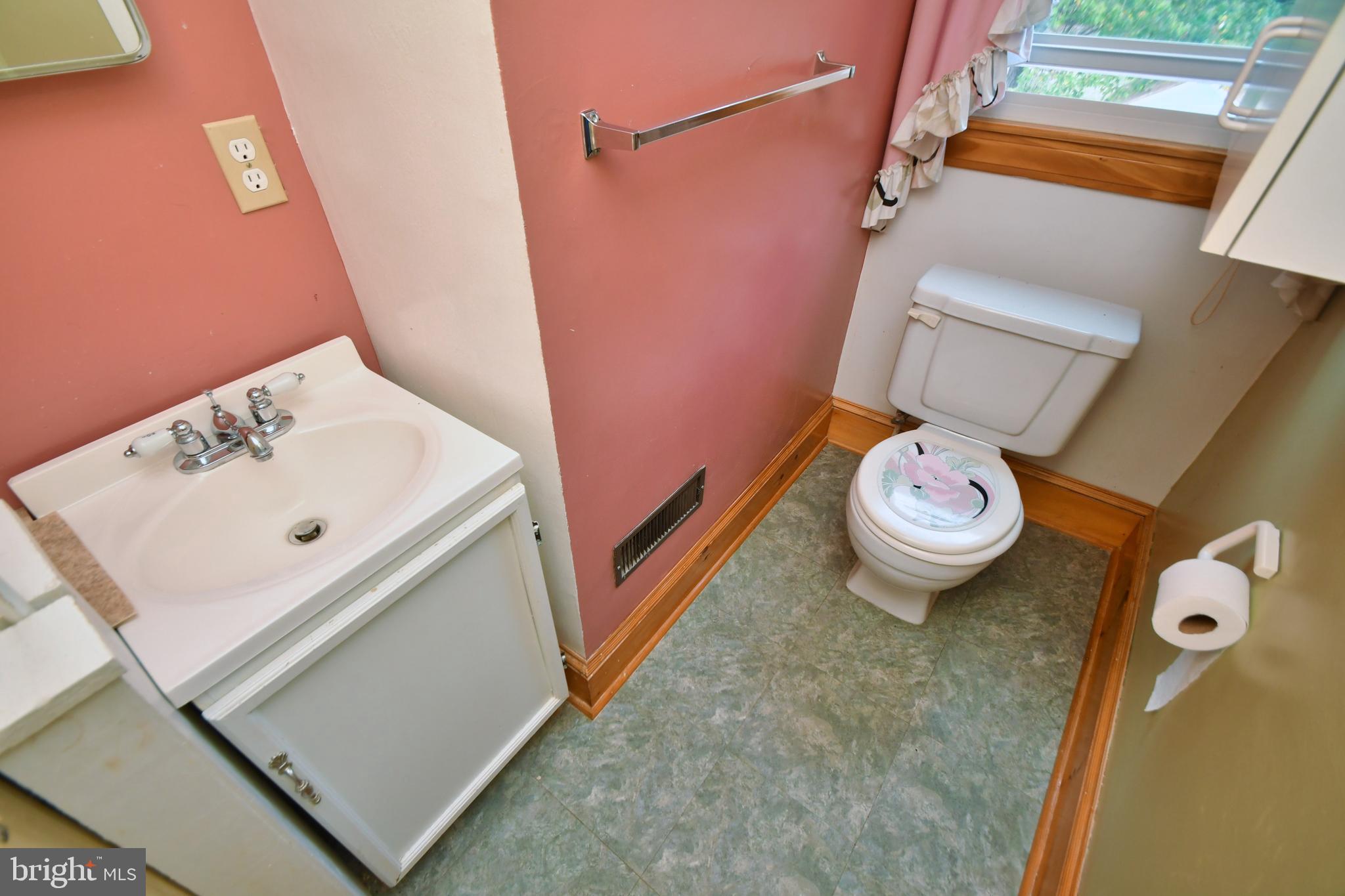2022 Oakland Road Baltimore, MD 21220 - Photo 31 of 47 Upper Level Bath