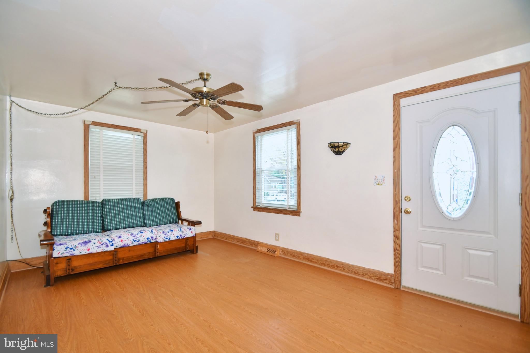 2022 Oakland Road Baltimore, MD 21220 - Photo 7 of 47 Living Room