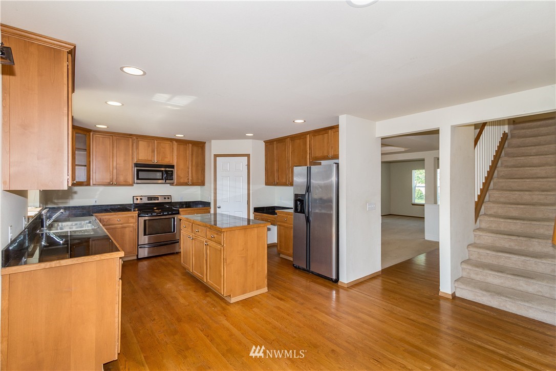 1733 Southeast 30th Place Renton, WA 98055 - Photo 2 of 16
