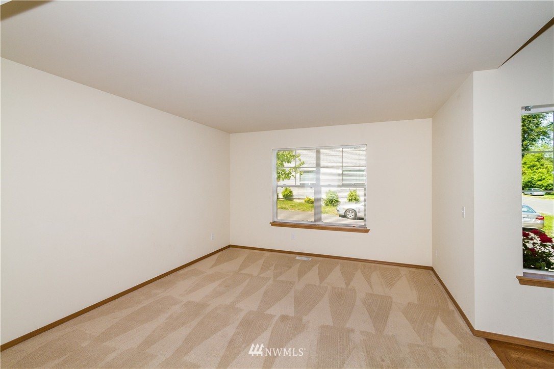 1733 Southeast 30th Place Renton, WA 98055 - Photo 12 of 16