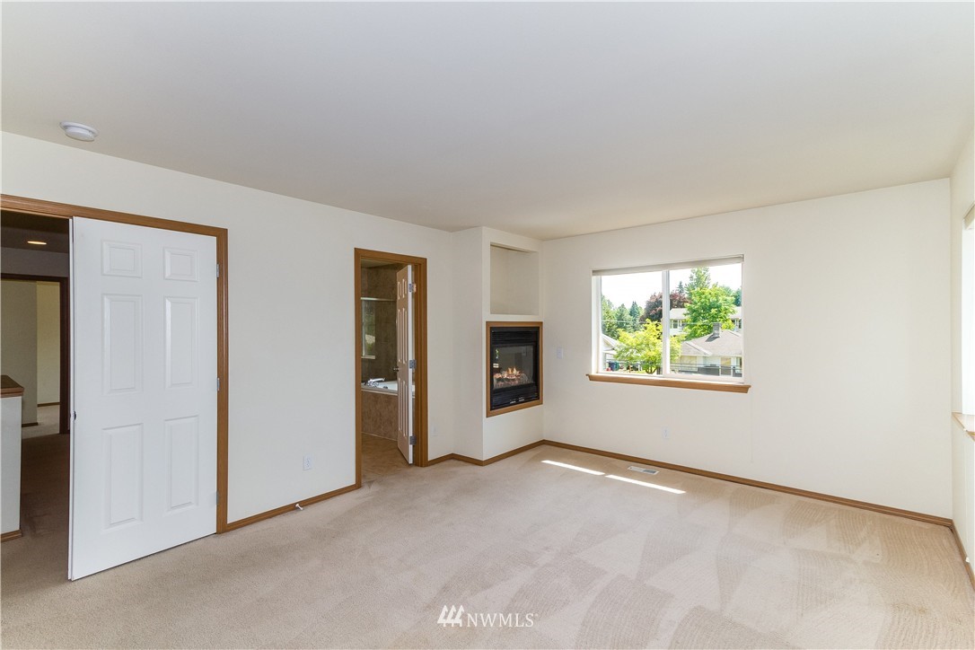 1733 Southeast 30th Place Renton, WA 98055 - Photo 3 of 16