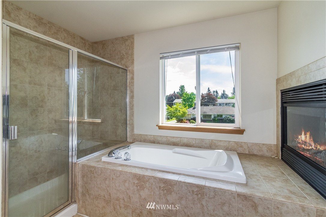 1733 Southeast 30th Place Renton, WA 98055 - Photo 5 of 16