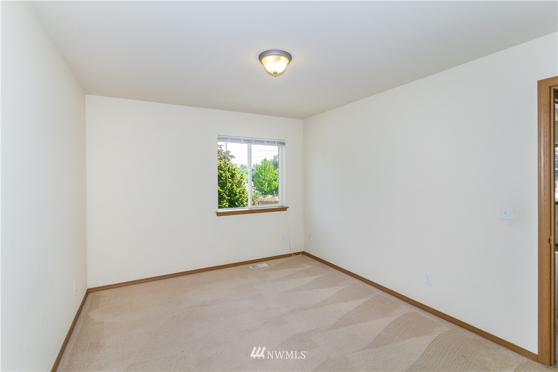 1733 Southeast 30th Place Renton, WA 98055 - Photo 6 of 16