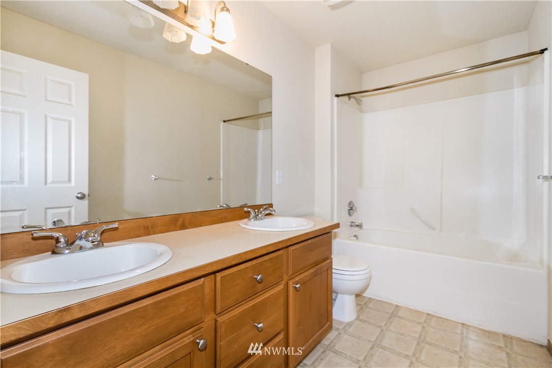 1733 Southeast 30th Place Renton, WA 98055 - Photo 7 of 16