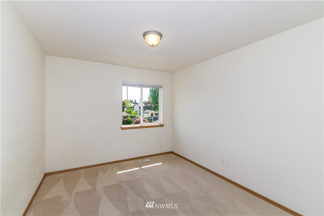 1733 Southeast 30th Place Renton, WA 98055 - Photo 10 of 16