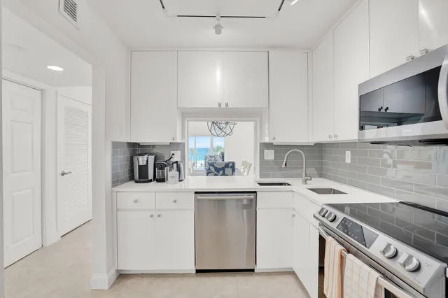 $699,000 | 4540 North Ocean Drive, Unit 401, Lauderdale-by-the-Sea, FL 33308