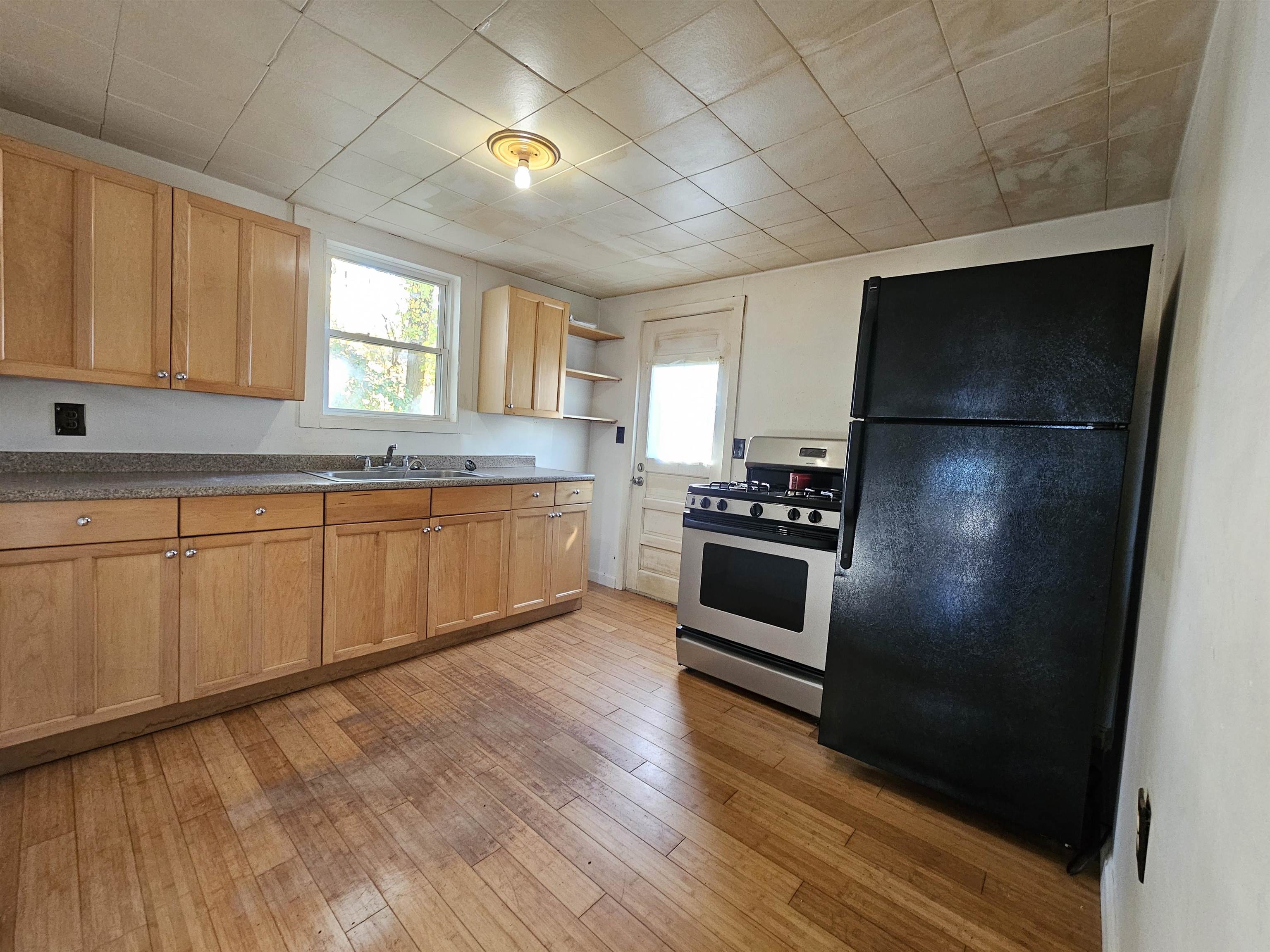 60 Shore Drive Salem, NH 03079 - Photo 9 of 57