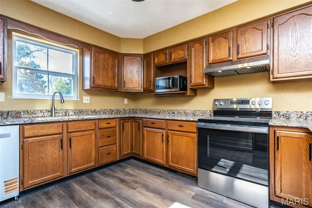 $259,900 | 502 Lindenwood Drive, Troy, IL 62294