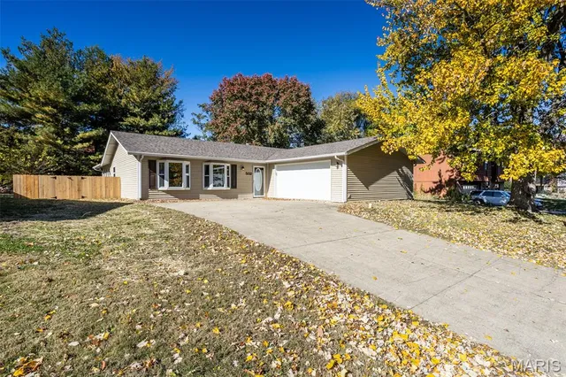 $259,900 | 502 Lindenwood Drive, Troy, IL 62294