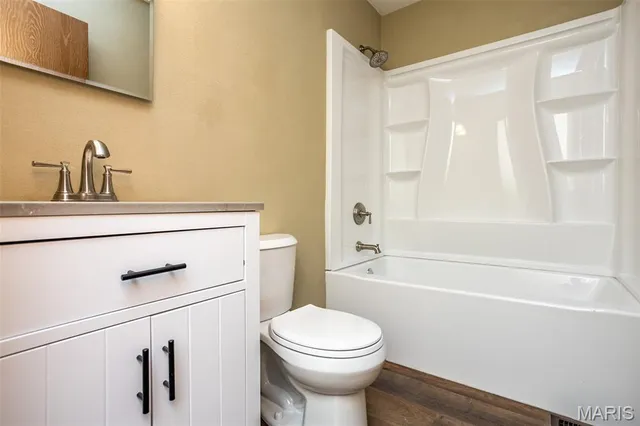 $259,900 | 502 Lindenwood Drive, Troy, IL 62294