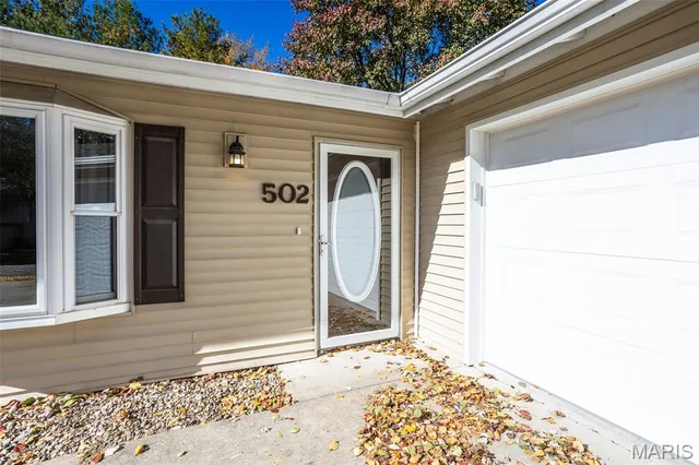 $259,900 | 502 Lindenwood Drive, Troy, IL 62294