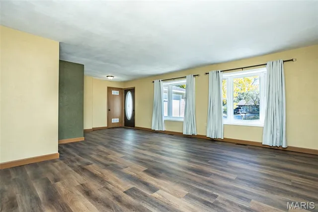 $259,900 | 502 Lindenwood Drive, Troy, IL 62294