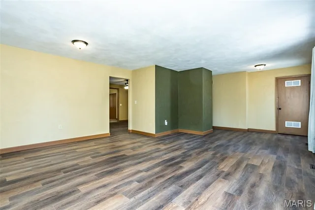 $259,900 | 502 Lindenwood Drive, Troy, IL 62294