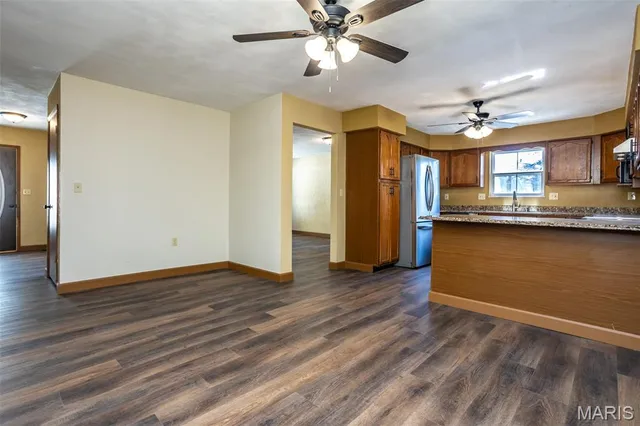 $259,900 | 502 Lindenwood Drive, Troy, IL 62294