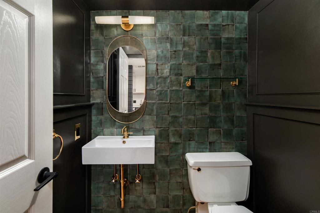 2349 Altisma Way, Unit B Carlsbad, CA 92009 - Photo 3 of 25 a bathroom with a toilet sink and mirror
