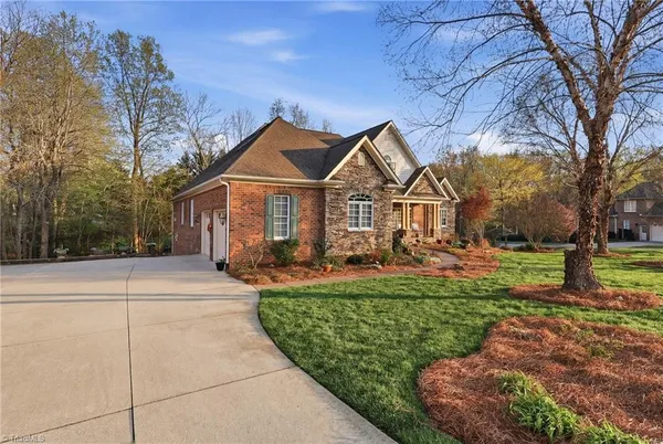 $879,900 | 613 Nickel Creek Court, Kernersville, NC 27284