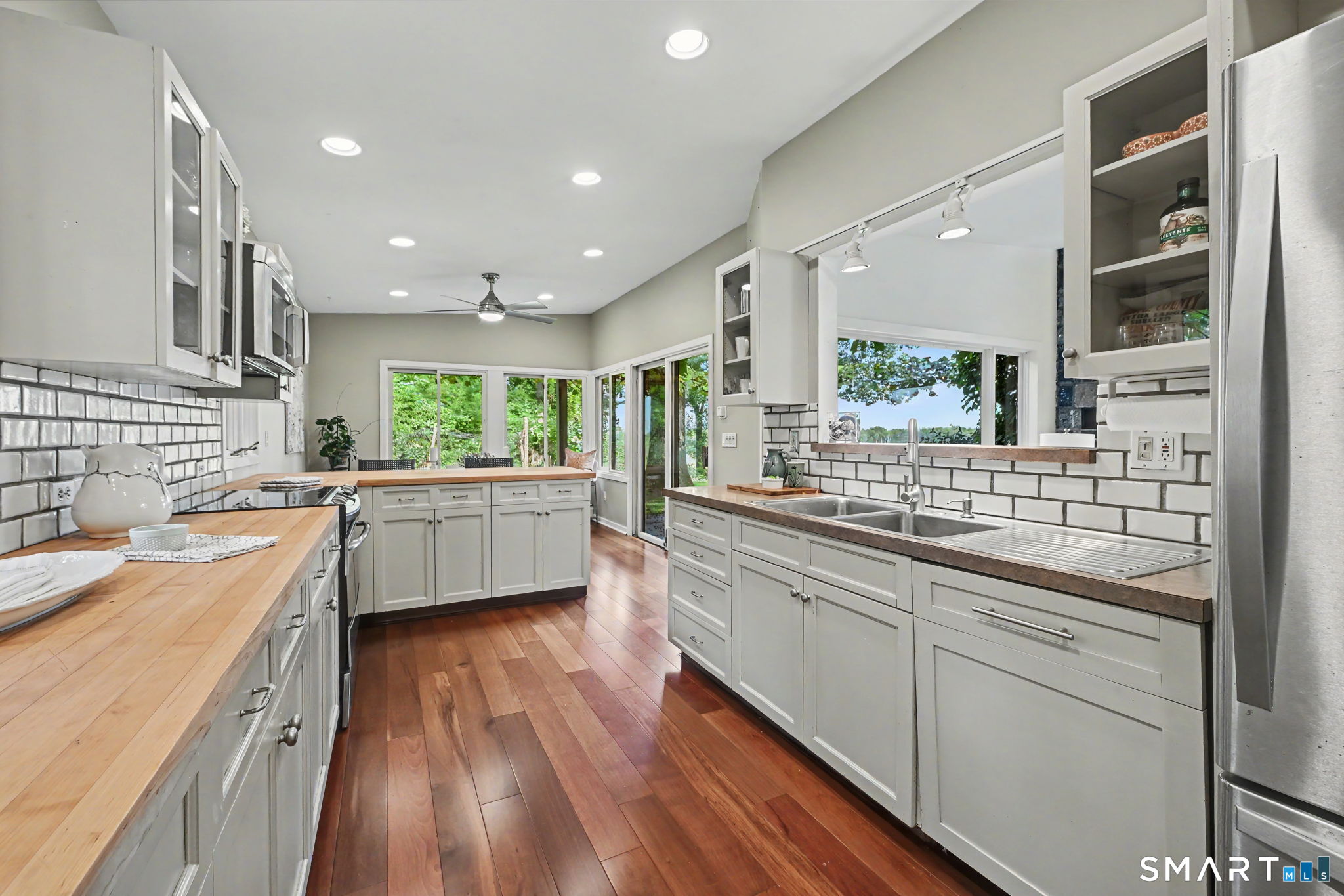 31 Splitrock Road Norwalk, CT 06854 - Photo 10 of 40 Gallery Image 10