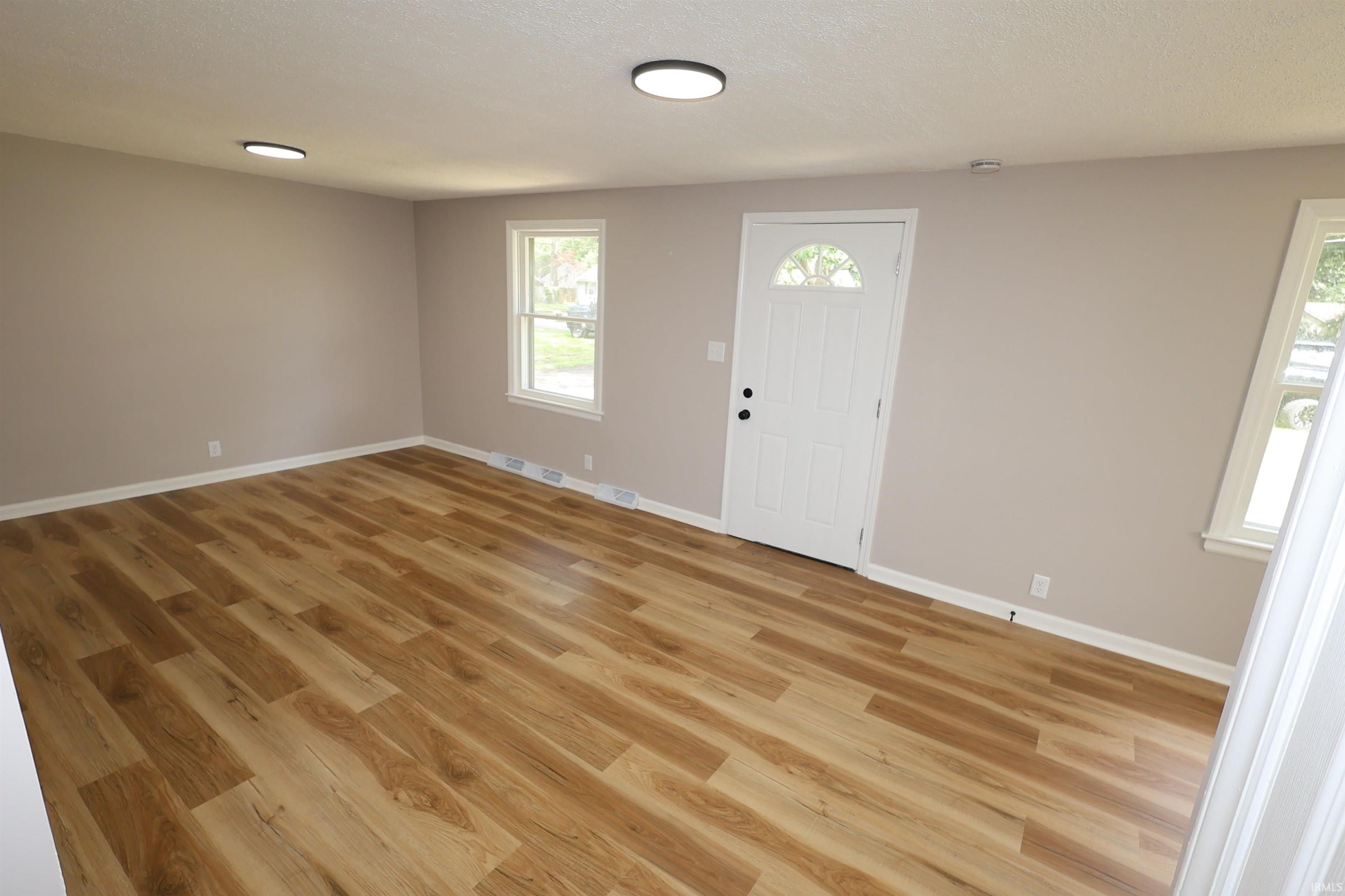 55467 Butternut Road South Bend, IN 46628 - Photo 3 of 33