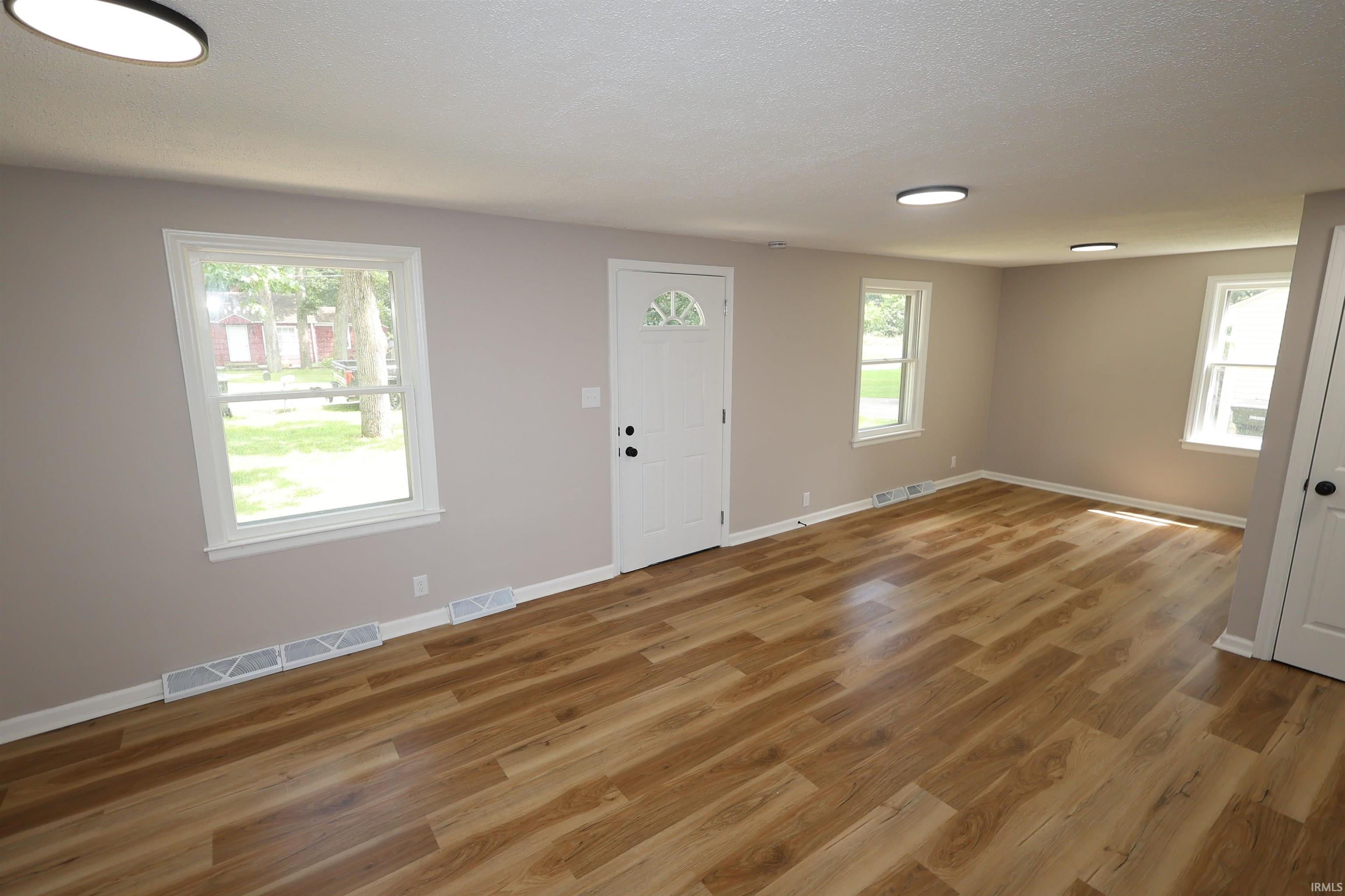 55467 Butternut Road South Bend, IN 46628 - Photo 4 of 33