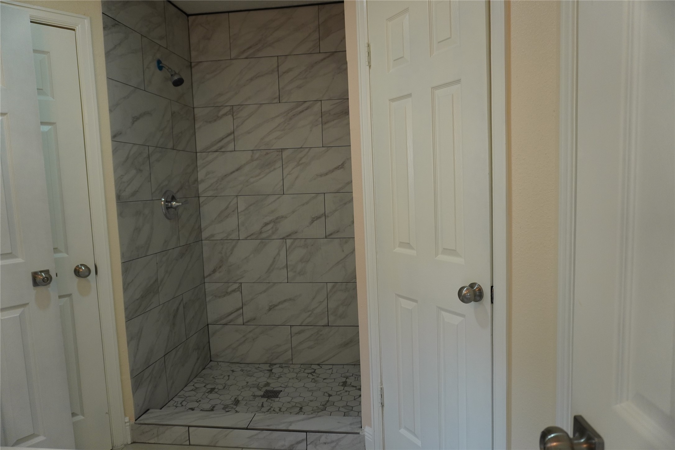 8207 Misty Ridge Lane Houston, TX 77071 - Photo 12 of 27