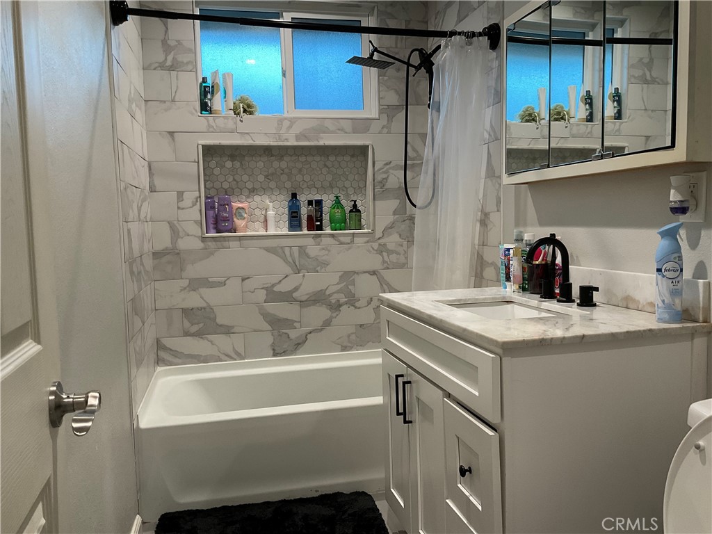 114 South Acacia Avenue Rialto, CA 92376 - Photo 15 of 27 full bath shower and tub , sink quartz top