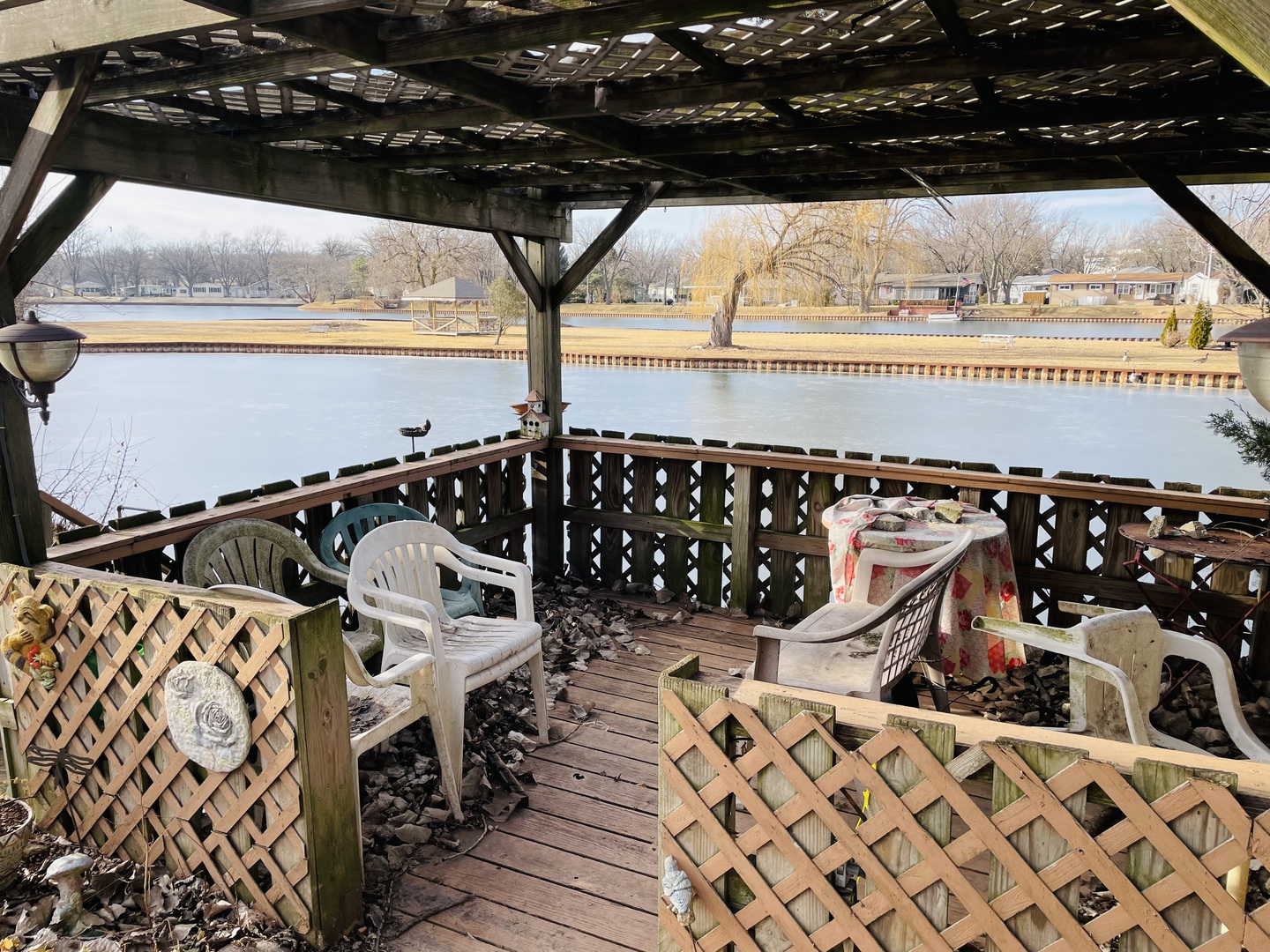 1122 Lakewood Road Elgin, IL 60123 - Photo 5 of 14 a view of a ocean from a balcony