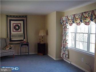 32 Fremont Road Newark, DE 19711 - Photo 4 of 12 Living Room