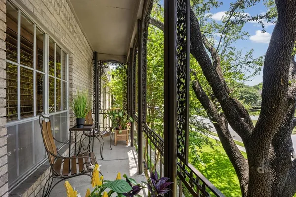 $278,500 | 4312 Bellaire Drive South, Unit 203, Fort Worth, TX 76109